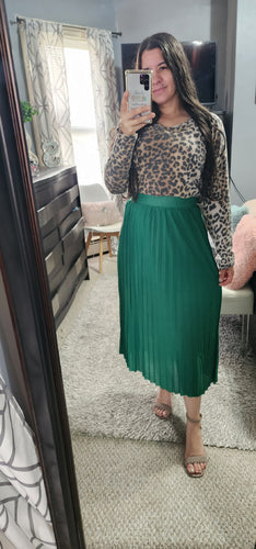 Pleated skirt (green)