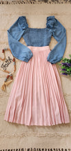 Load image into Gallery viewer, PLEATED SKIRT